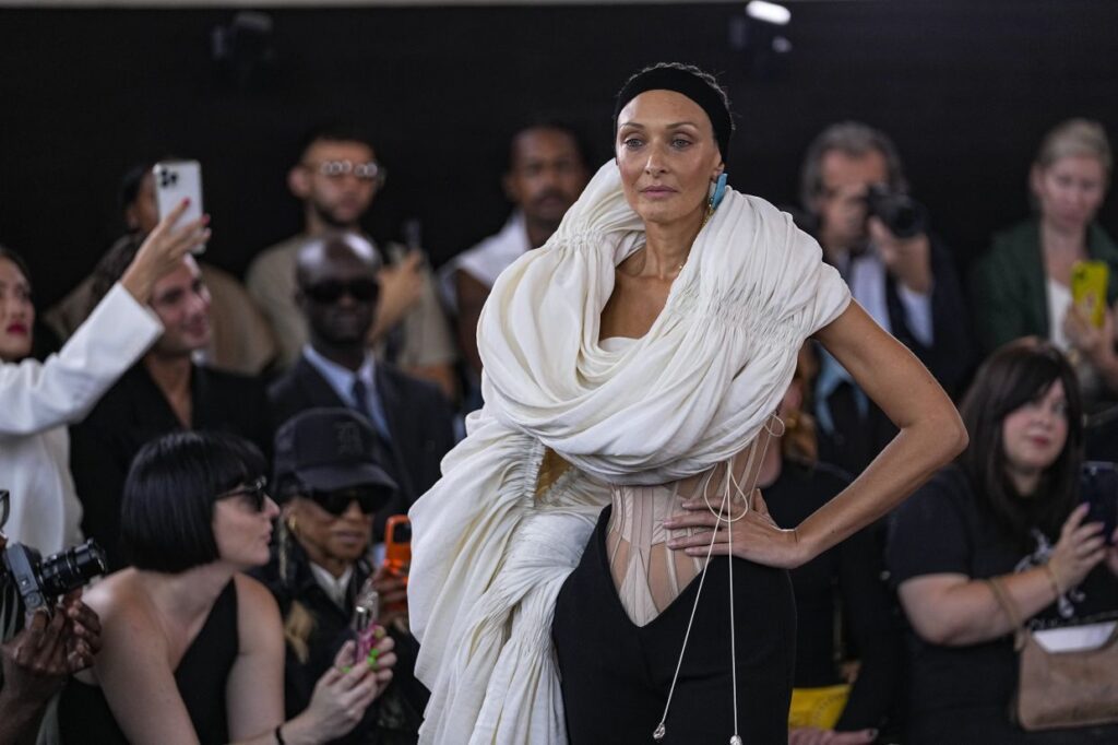 France Haute Couture Fashion F/W 2024 Schiaparelli