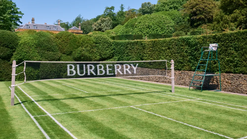 Burberry Check Newt wyjątkowa inicjatya