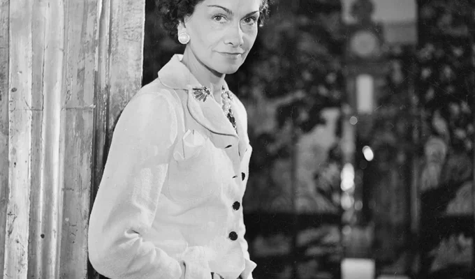 Coco Chanel kobieta ktora uproscila luksus
