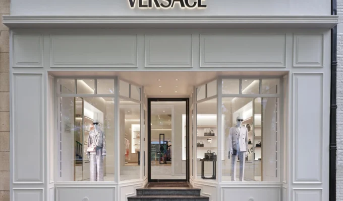 kto jest wlascicielem domu mody w Versace