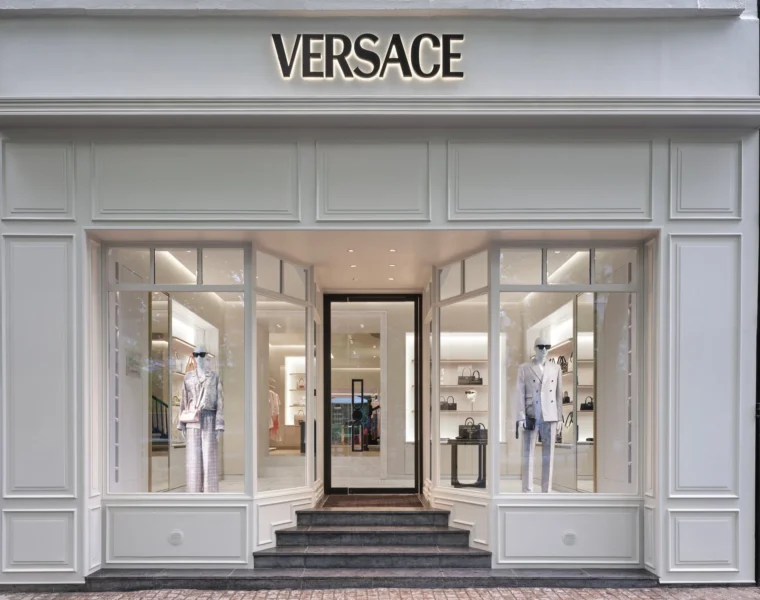 kto jest wlascicielem domu mody w Versace