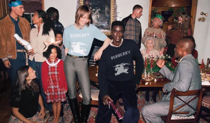 Burberry pod choinka jak kampania 2025 redefiniuje swiateczny luksus