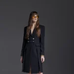 Monique Garconne black long coat historia styl i praktyczne spojrzenie