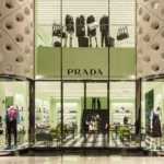 Prada przejmuje Versace za 1,25 mld euro