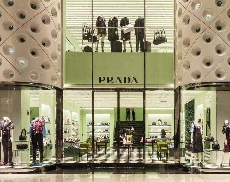 Prada przejmuje Versace za 1,25 mld euro