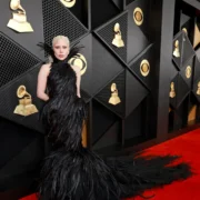 Lady Gaga i dramatyczna awangardowa stylizacja Black Swan
