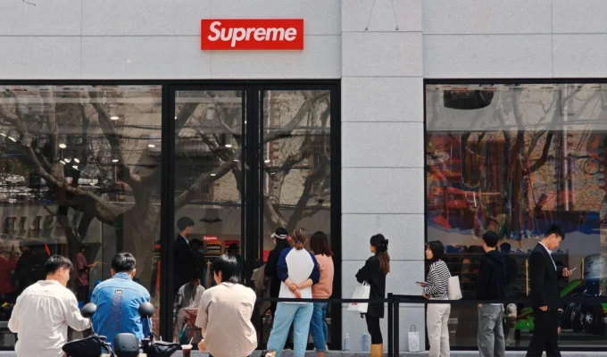 Supreme w rekach EssilorLuxottica co oznacza ten ruch