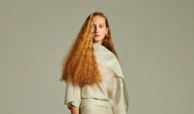 Najmodniejsze bluzki damskie topowe marki